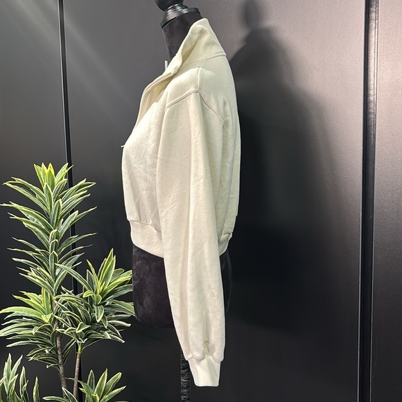 Hollister Crop Pullover Sweatshirt,1/2 zip,long sleeve,rib knit waist/cuffs,soft - Picture 3 of 9